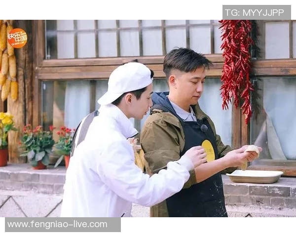 姚明在厨房挑战自我亲手制作面粉美食的趣味经历